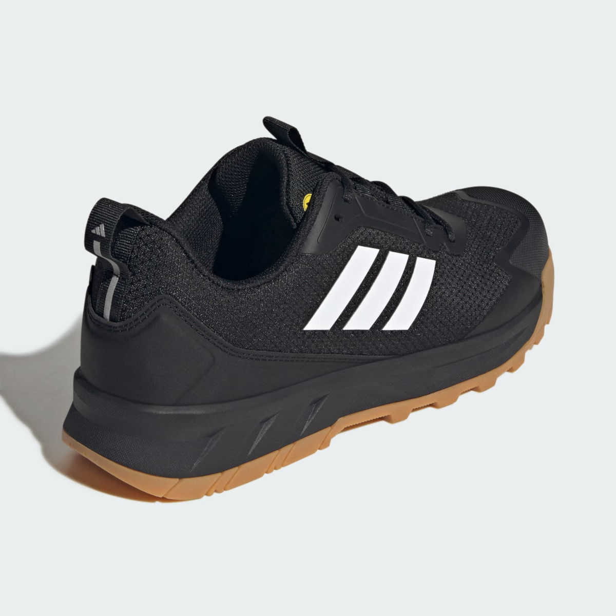 adidas TORAVA Sicherheitsschuh black/white – Fersenansicht mit reflektierender Fersenschlaufe