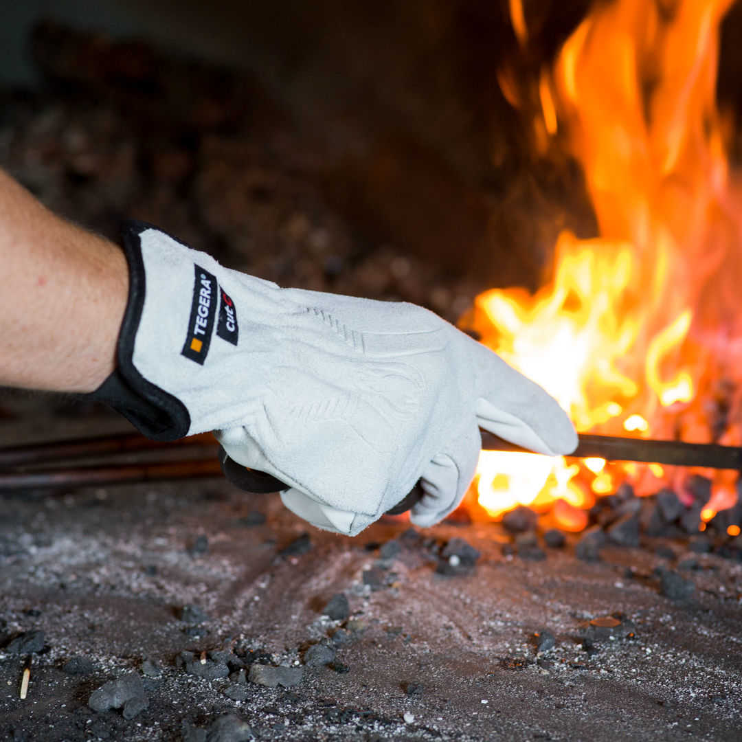 Tegera 7780 Hitzeschutzhandschuhe 250 Grad Schnittschutz Klasse C