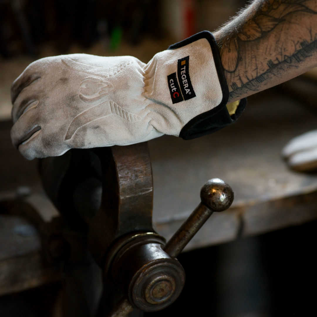 Tegera 7780 Hitzeschutzhandschuhe 250 Grad Schnittschutz Klasse C