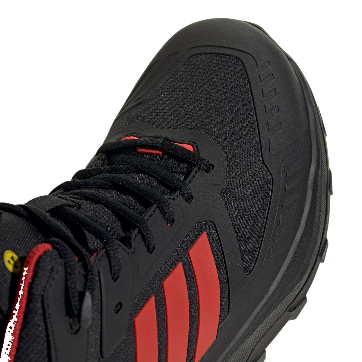 adidas GRADIX MID M S3S ESD Schwarz/Rot 7101 – Detail von Vorfuß und Schnürung