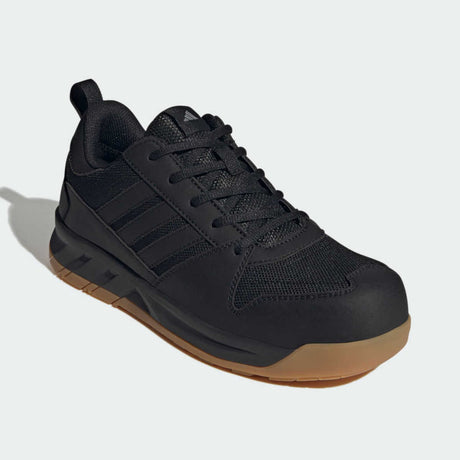Der adidas MOTIX Low S1PS ESD Sicherheitsschuh in Schwarz/Natur ist ein schwarzer Sicherheitsschuh im Sportstil mit einer Gummisohle, der hier vor einem schlichten hellen Hintergrund aus der Vorderseiteperspektive abgebildet ist. Dieser von adidas entworfene metallfreie Arbeitsschuh vereint modernes Design mit unverzichtbarem Schutz am Arbeitsplatz.