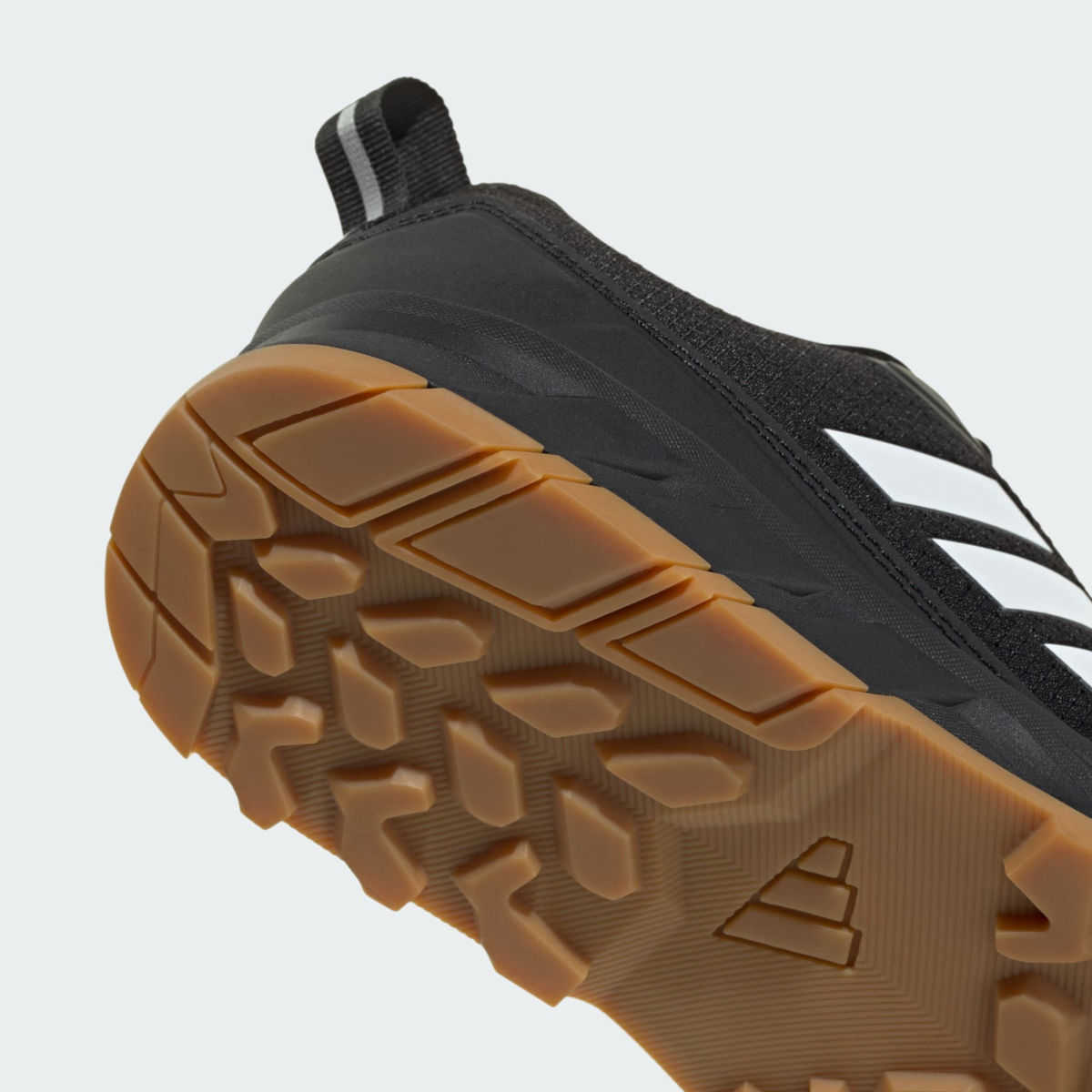 adidas TORAVA S3S-ESD Sicherheitsschuh black/white – Detailansicht Obermaterial Mesh mit TPU-Auflage
