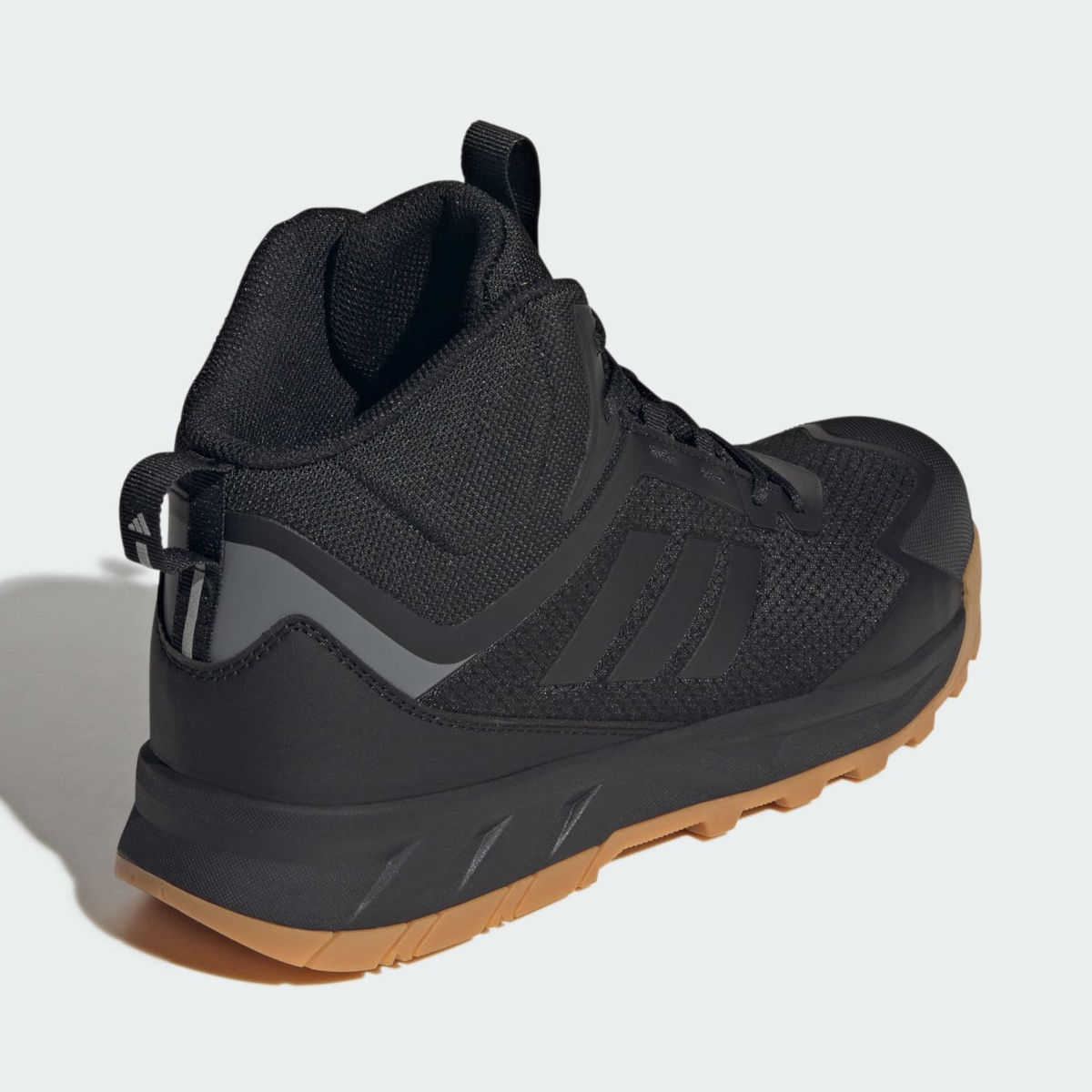 adidas TORAVA MID Rückansicht mit gepolstertem halbhohem Schaft