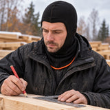Helly Hansen Lifa Merino Sturmhaube 79707 bei Holzarbeiten – KI-generiertes Einsatzbild